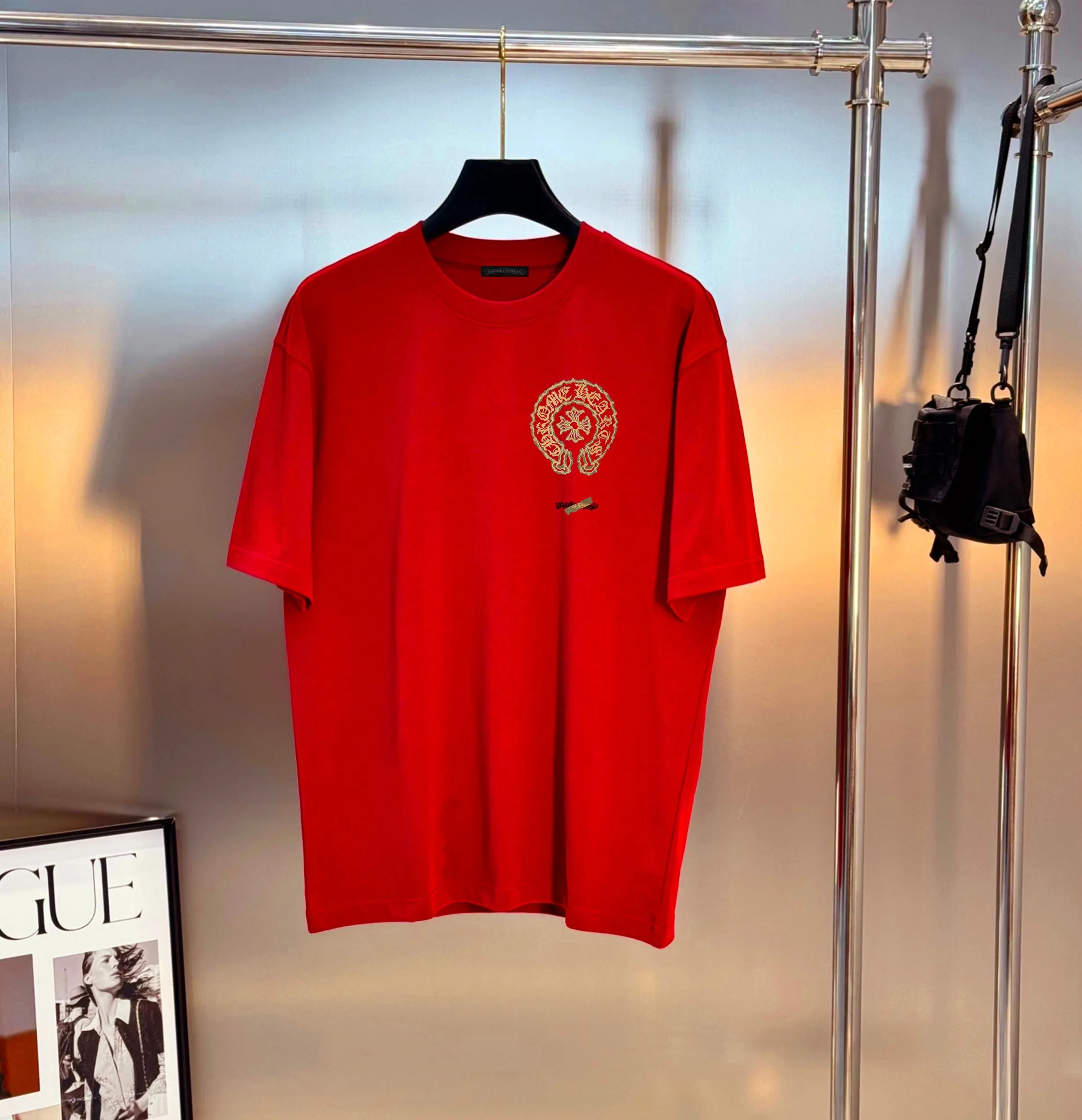 🅿️190 Croix Heart 🔥Pang Ge’s Gospel, the maximum xxl can wear 210 pounds 🐮Higher version 🆕 Top round neck casual short sleeves 👍Advanced customization and versatile style. Anyone can easily control it. The fabric is fully customized. The latest logo design of the luxury classic brand on the chest is very classy. 👍A must buy for those who know the goods! The tailoring is slim-fitting, very refined, shows off aura, and highlights the sophistication of business men. This is unique, it fits just right, and the upper body effect is great! Size: s-xxl